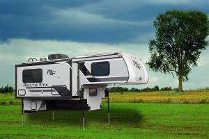 Arctic Fox Camper 1140