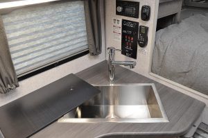 Arctic Fox Camper 1140