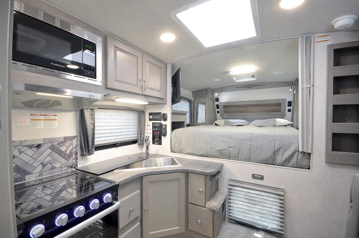 Arctic Fox Camper 811 - Northwood