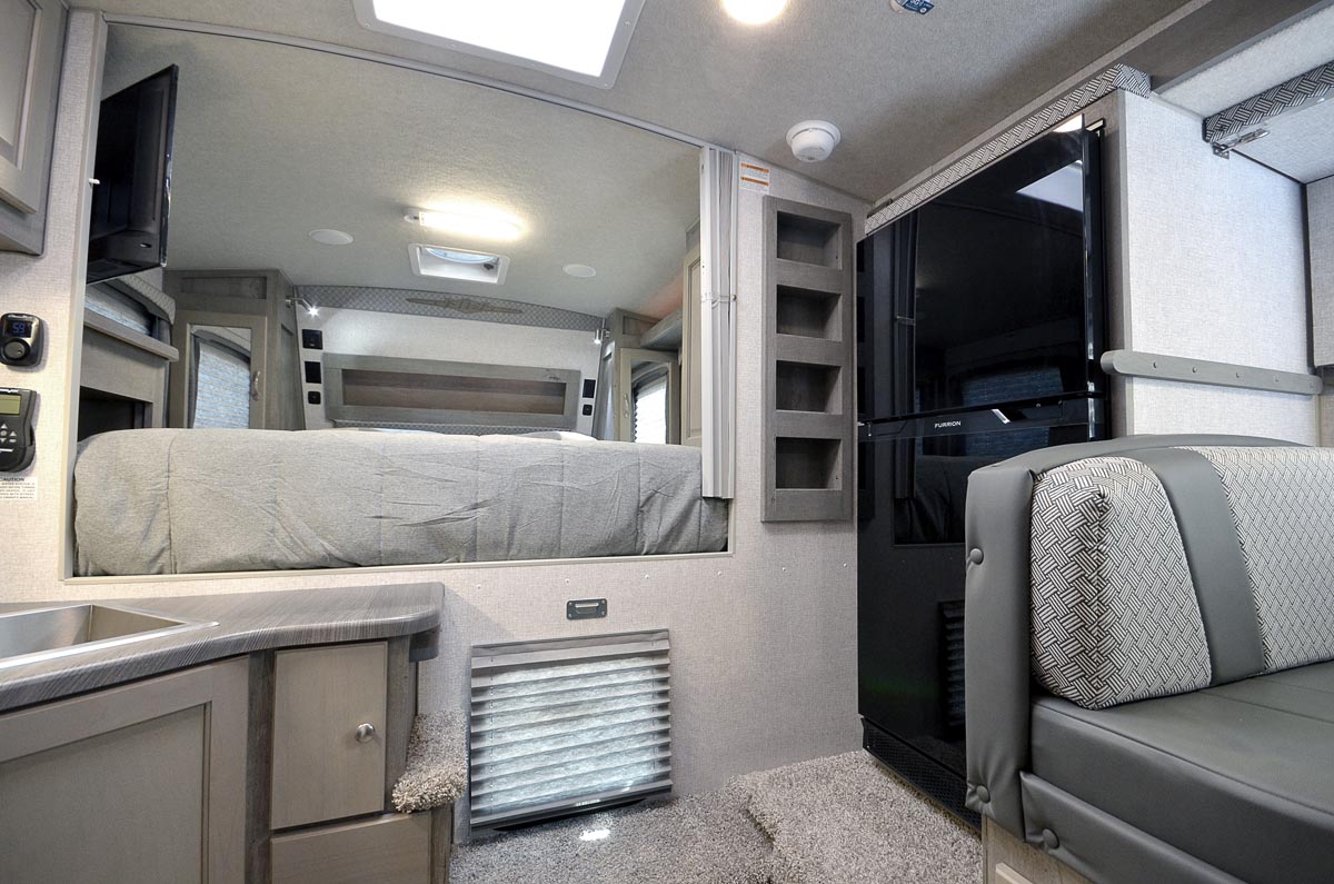 ギャンブラー Arctic Fox Camper 811 - Northwood