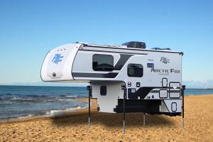 Arctic Fox Camper 811