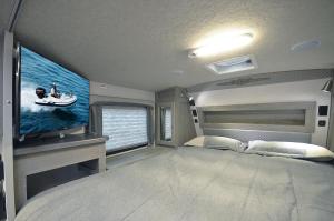 Arctic Fox Camper 811