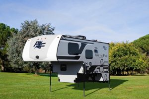 Arctic Fox Camper 811