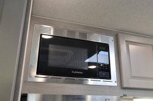 Arctic Fox Camper 811