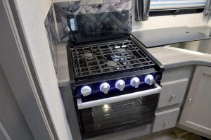 Arctic Fox Camper 811