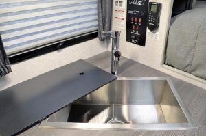 Arctic Fox Camper 811