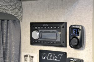 Arctic Fox Camper 811