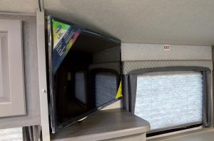 Arctic Fox Camper 811