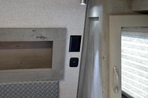 Arctic Fox Camper 811