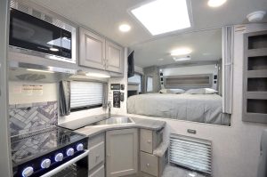 Arctic Fox Camper 811