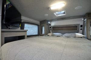 Arctic Fox Camper 811