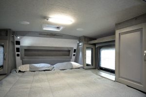 Arctic Fox Camper 811