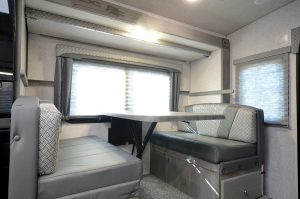 Arctic Fox Camper 811