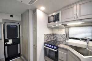 Arctic Fox Camper 811