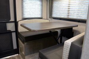 Arctic Fox Camper 865