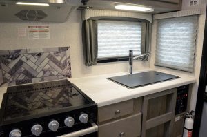 Arctic Fox Camper 865