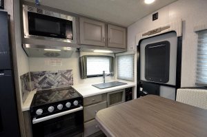 Arctic Fox Camper 865