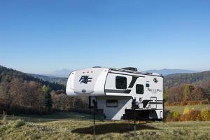 Arctic Fox Camper 990