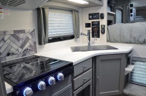 Arctic Fox Camper 990