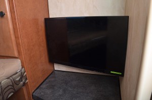 28 inch 100 12V LED TV Bunkhouse